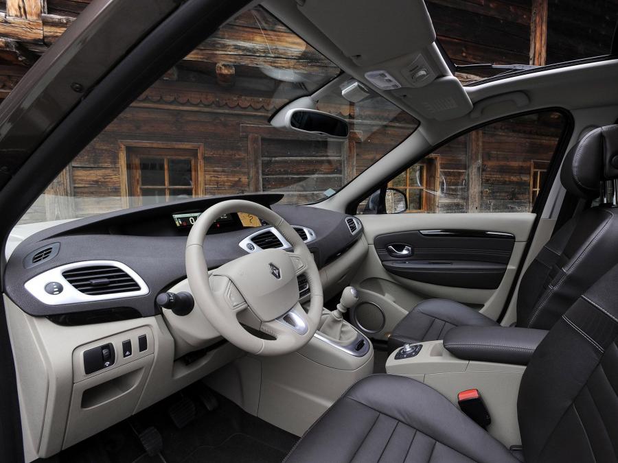 Интерьер Renault Grand Scenic 2009 года  (фото 24 из 65)